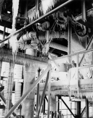 Hielo en la torre de lanzamiento, antes del despegue. Una de las circunstancias que acabaría conduciendo al desastre.
