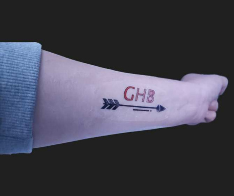 Tatuaje temporal para que nos alerte de una droga no deseada en la bebida